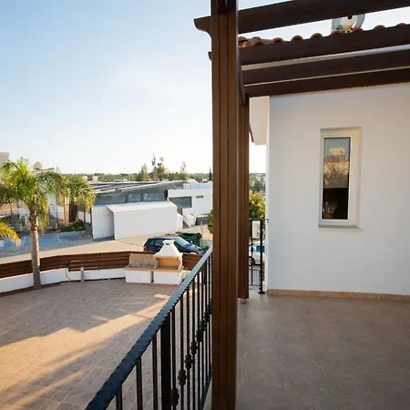 Villa Coastal Retreat *